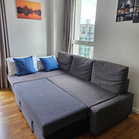 Lovely 2 Bedroom Flat With Balcony In Stratford ロンドン エクステリア 写真