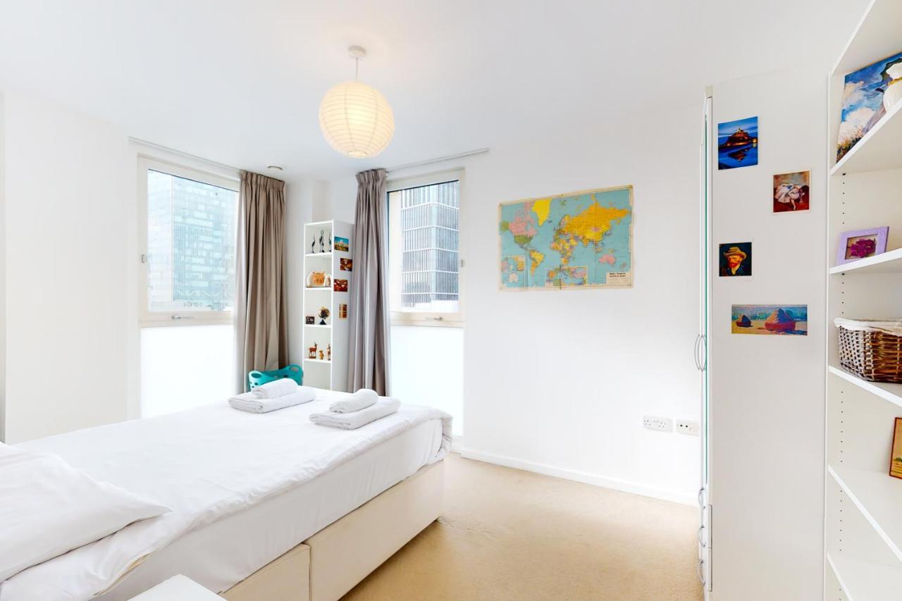Lovely 2 Bedroom Flat With Balcony In Stratford ロンドン エクステリア 写真