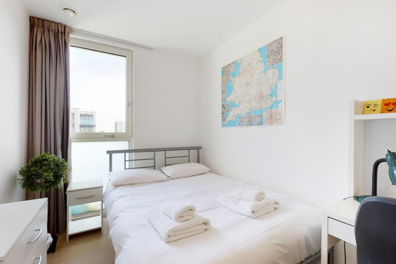 Lovely 2 Bedroom Flat With Balcony In Stratford ロンドン エクステリア 写真