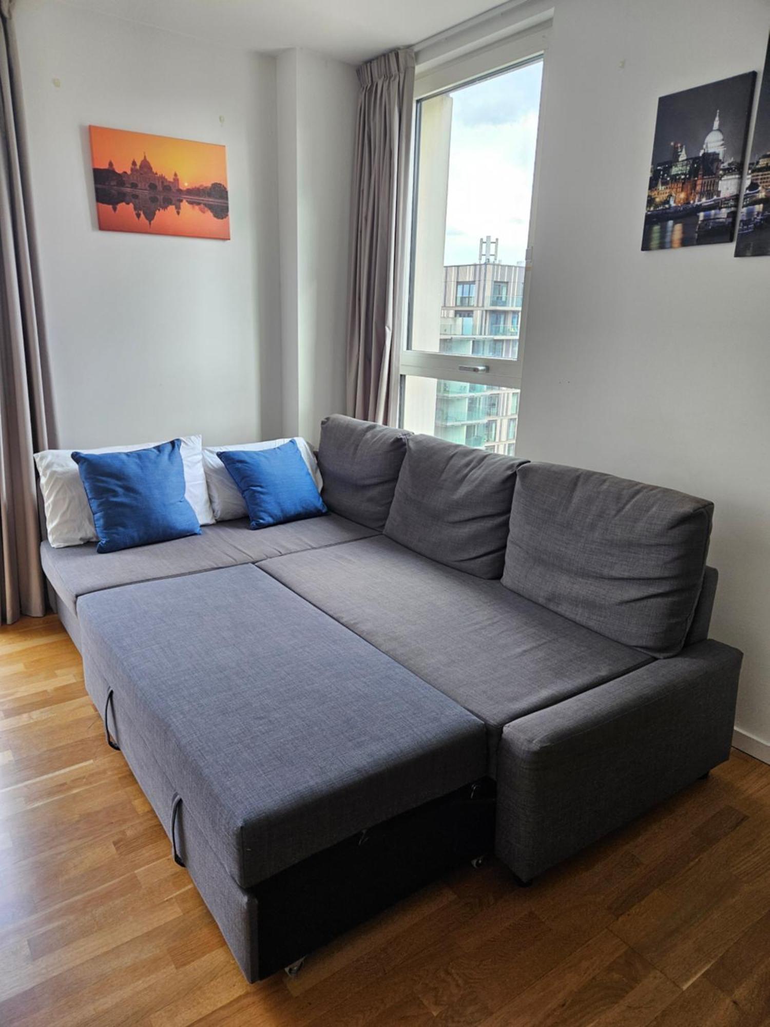 Lovely 2 Bedroom Flat With Balcony In Stratford ロンドン エクステリア 写真